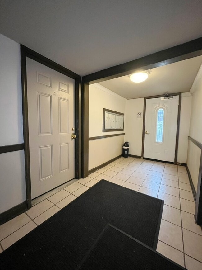 Building Photo - 3604 W Dickens Ave