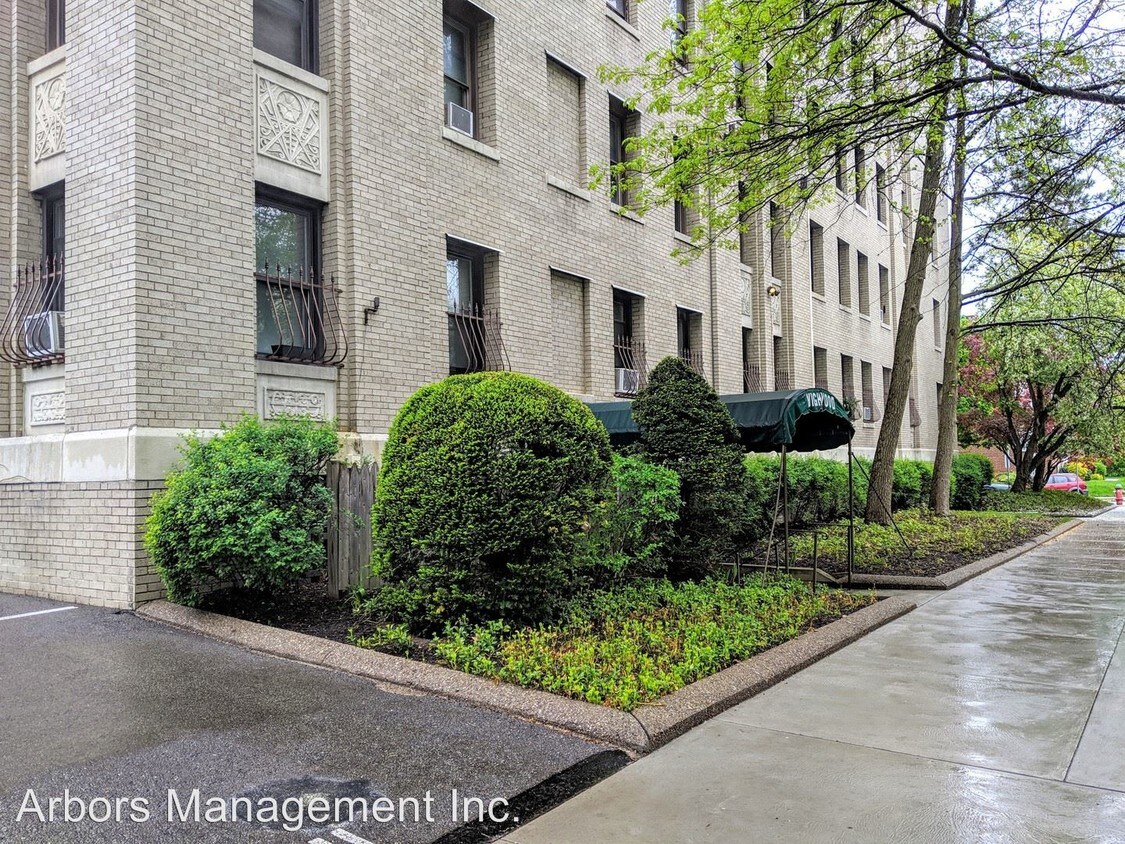 Foto principal - 372 S Highland Ave