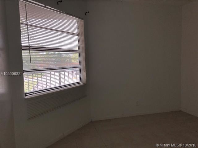 Foto del edificio - 4044 Lakeside Dr