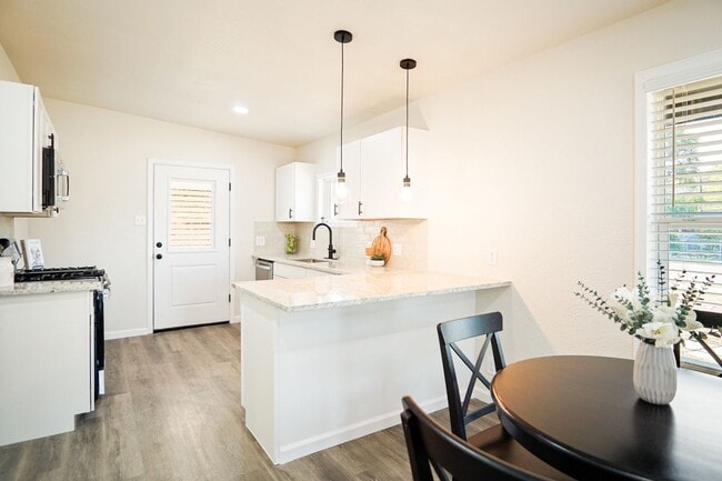 Building Photo - 462 Springwood Ln