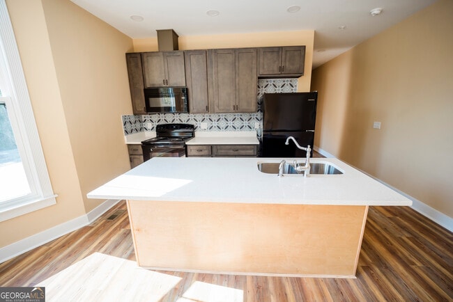 Building Photo - 210 W 8th St