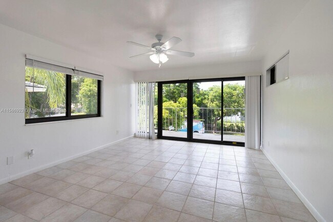 Foto del edificio - 2323 SE 18th Street Unit 2