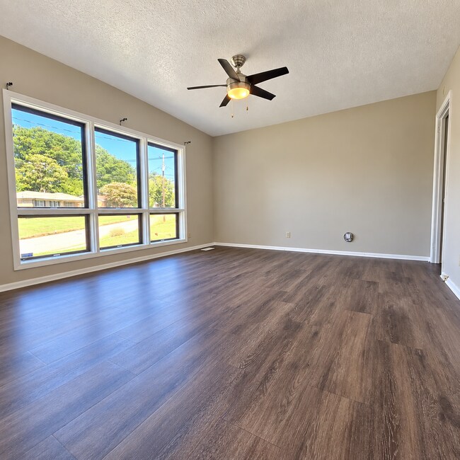 Foto del edificio - 4511 NW Austin Ave