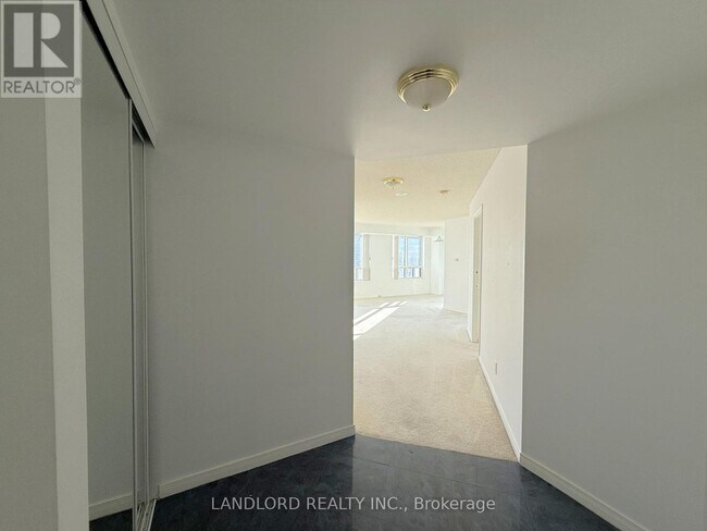 Building Photo - 8 Hillcrest Ave