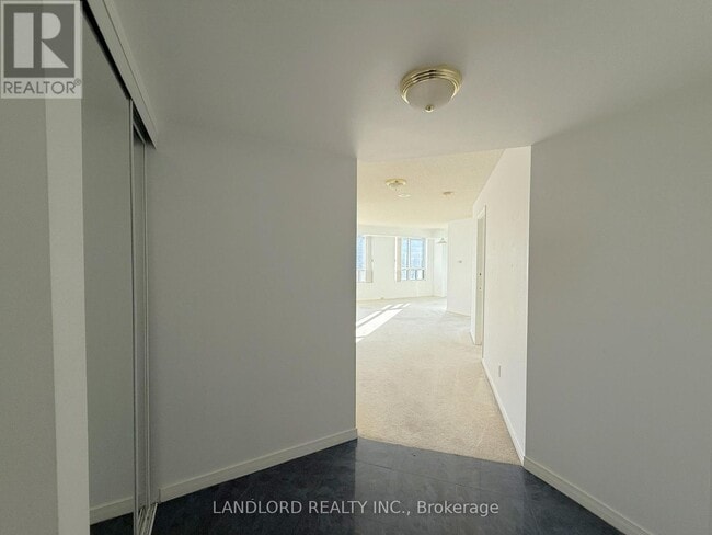 Photo du bâtiment - 8 Hillcrest Ave