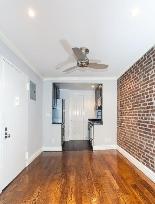 Foto del edificio - 345 W 53rd St