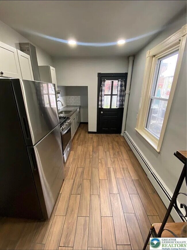 Foto del edificio - 948 W Maple St