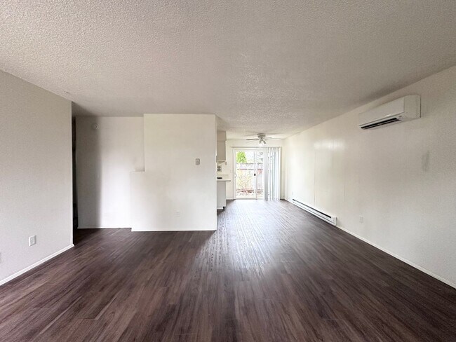 Building Photo - LOVELY & AFFORDABLE! Duplex community in the heart of Sandy, OR!