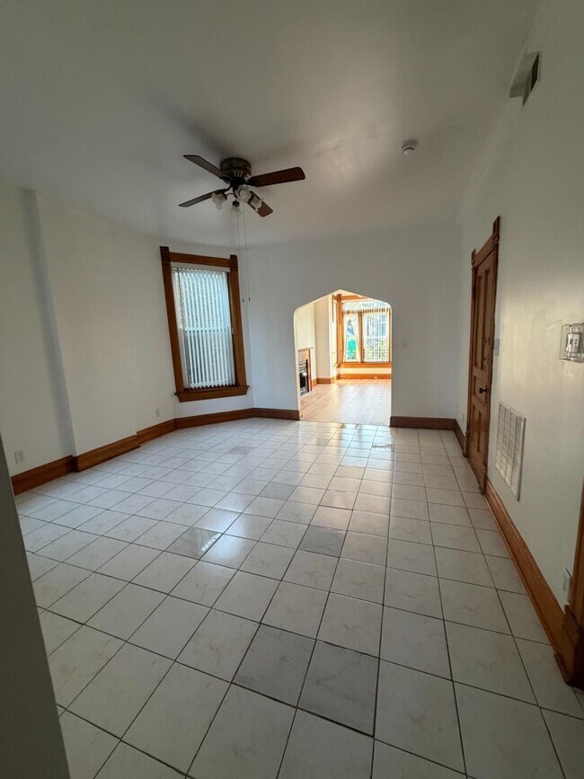 Foto del edificio - 2734 W Haddon Ave