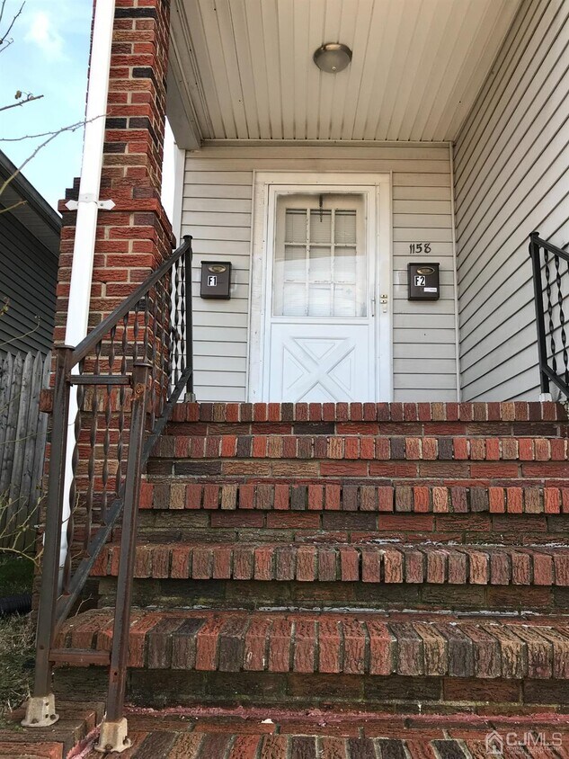 Primary Photo - 1158 Raritan Ave