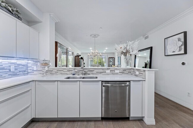 Foto del edificio - 5253 Vantage Ave