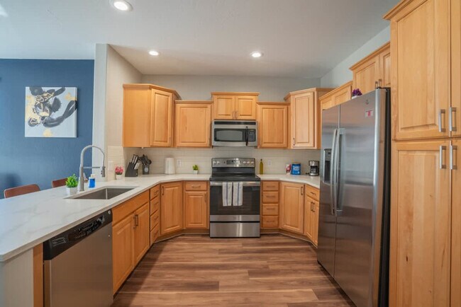 Building Photo - 1275 E University Dr