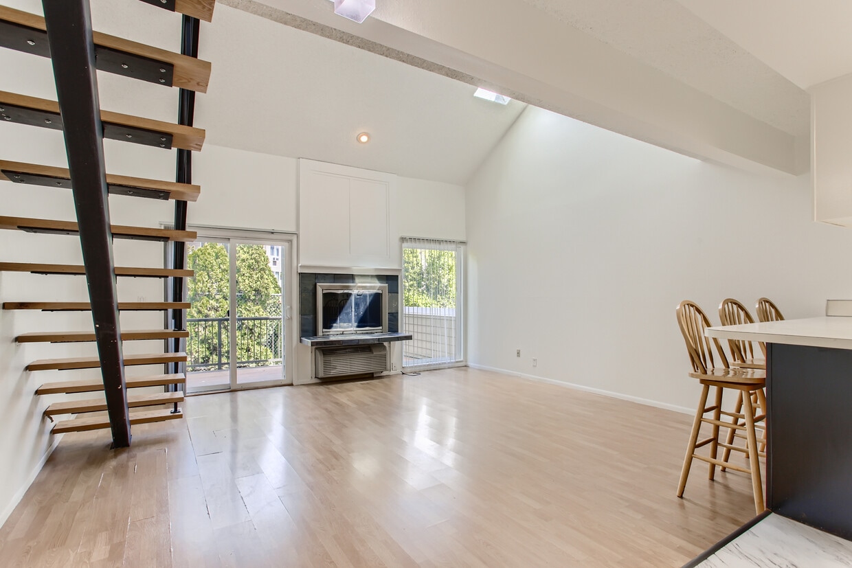 Photo - 4690 SW Comus Plz (Portland, OR)