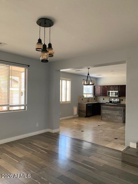Foto del edificio - 17648 W Lisbon Ln