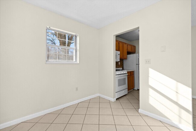 Building Photo - 2103 N Keebler Ave