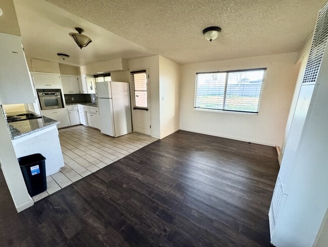 Foto del edificio - 8740 Catalpa Ave
