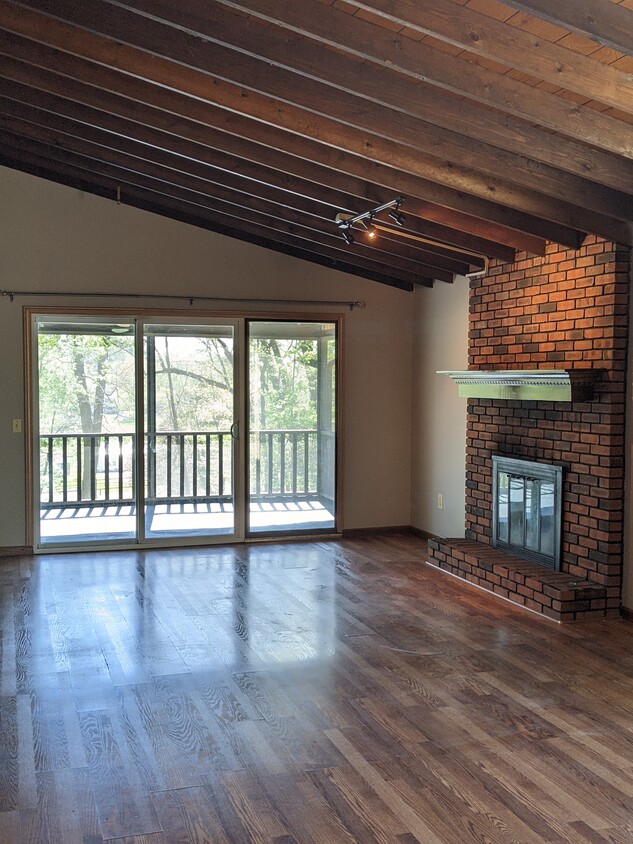 Primary Photo - 305 Woodlawn Ave NW