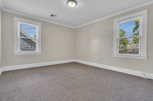 Foto del edificio - 33 Brookwood Dr