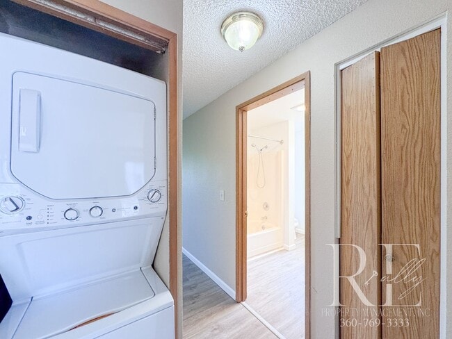 Building Photo - 2-Bed Upstairs Unit With Private Patio