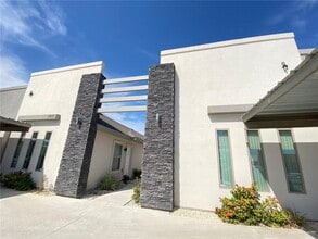 Building Photo - 9 E la Cantera Ave