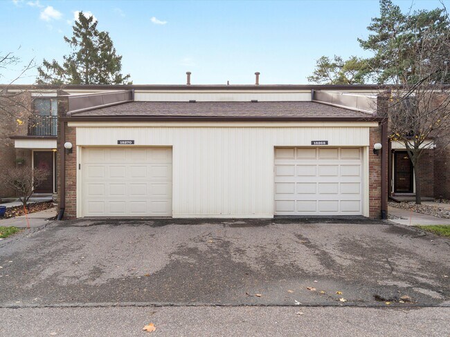 Foto del edificio - 18270 University Park Dr