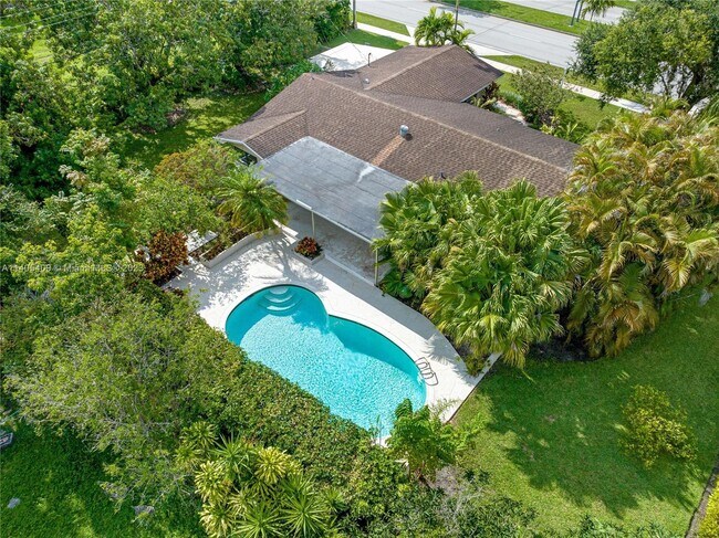 Building Photo - 6970 FL-986