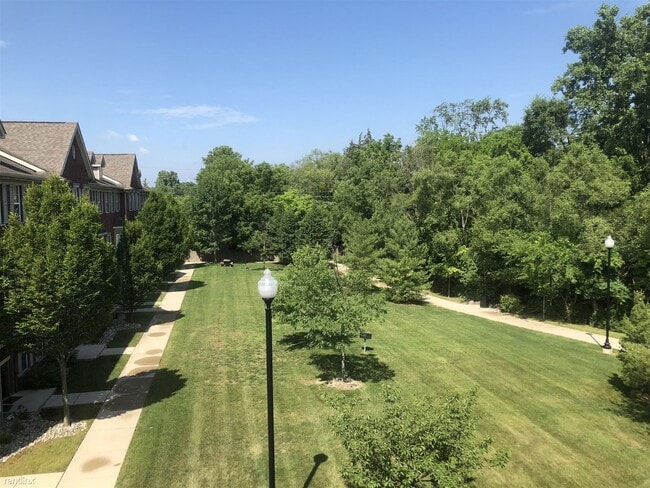 Building Photo - 3 br, 2.5 bath Condo - 10888 Pardee Rd