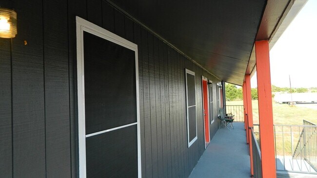 Building Photo - 515 Humble Ave