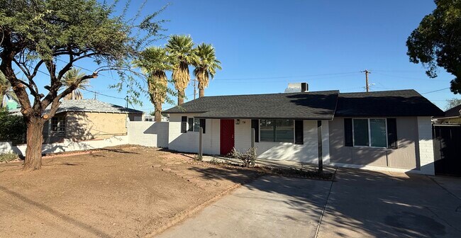 Foto del edificio - 738 E Roeser Rd