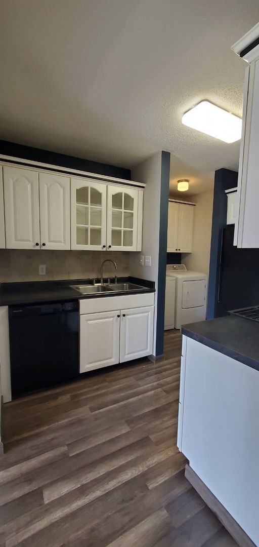 Building Photo - 5 Bedroom Updated Home