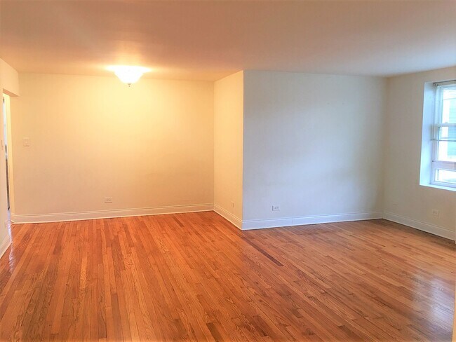 Foto del edificio - 6105 N Seeley Ave