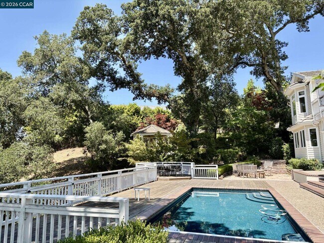 Foto del edificio - 39 Orinda View Rd