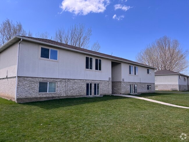 Building Photo - 1883 Garden Dr