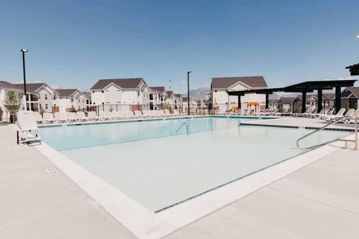 Primary Photo - Beautiful Top Level Condo w 1 car garage