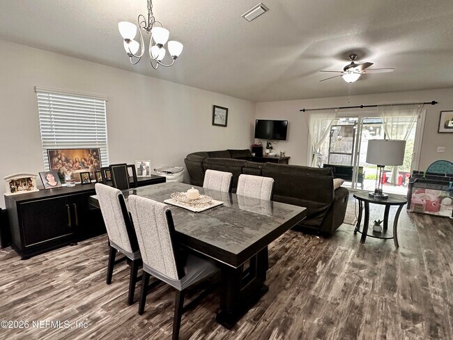 Foto del edificio - 12385 Rouen Cove Dr