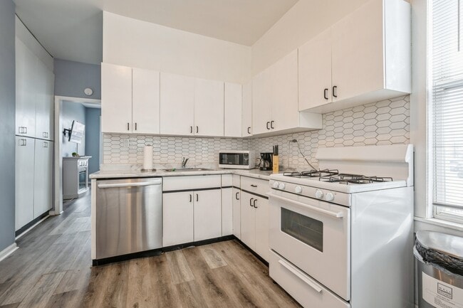 Building Photo - 2818 N Ashland Ave