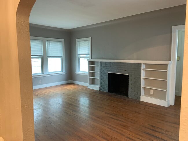 Living room - 2101 Leahy St