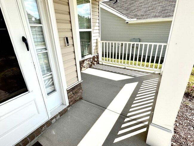 Building Photo - 822 Goodale Dr