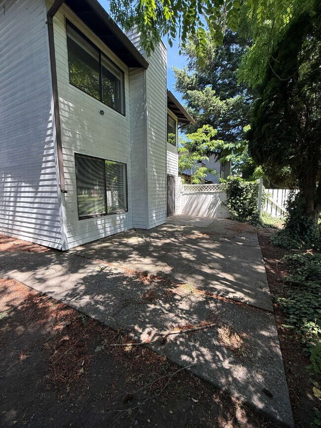 Foto del edificio - Hidden Gem in Auburn Available Now!