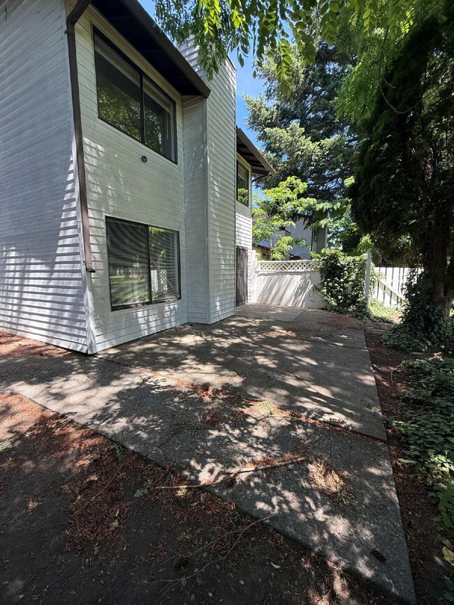 Building Photo - Hidden Gem in Auburn Available Now!