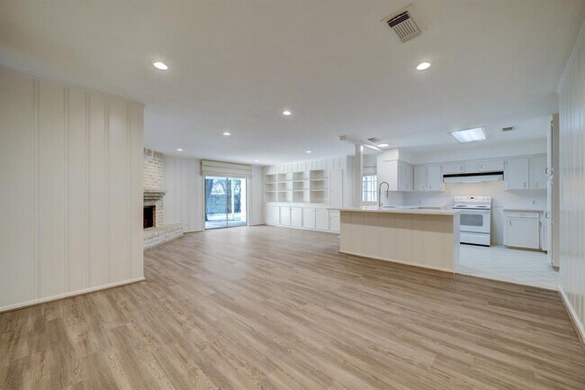 Foto del edificio - 9631 Val Verde St