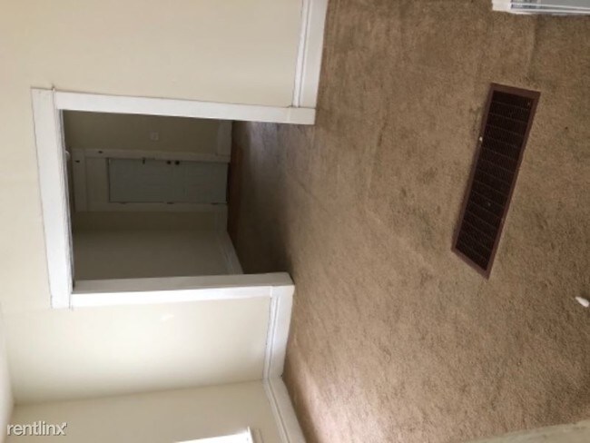 Building Photo - 3 br, 1 bath Townhome - 411 Ryan Ave