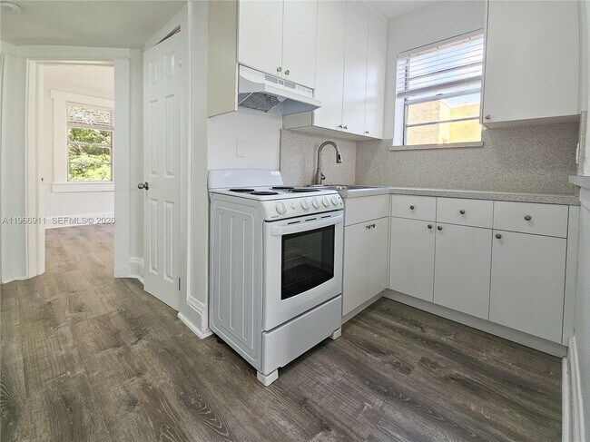 Foto del edificio - 2007 SW 10th St