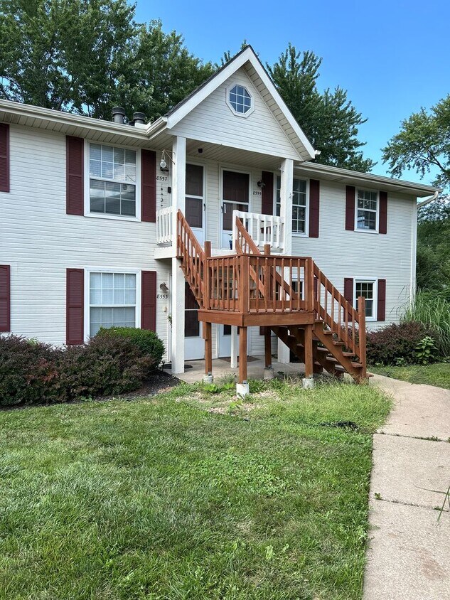 Foto principal - 2 Bed, 1 Bath Apartment!! $1195.00