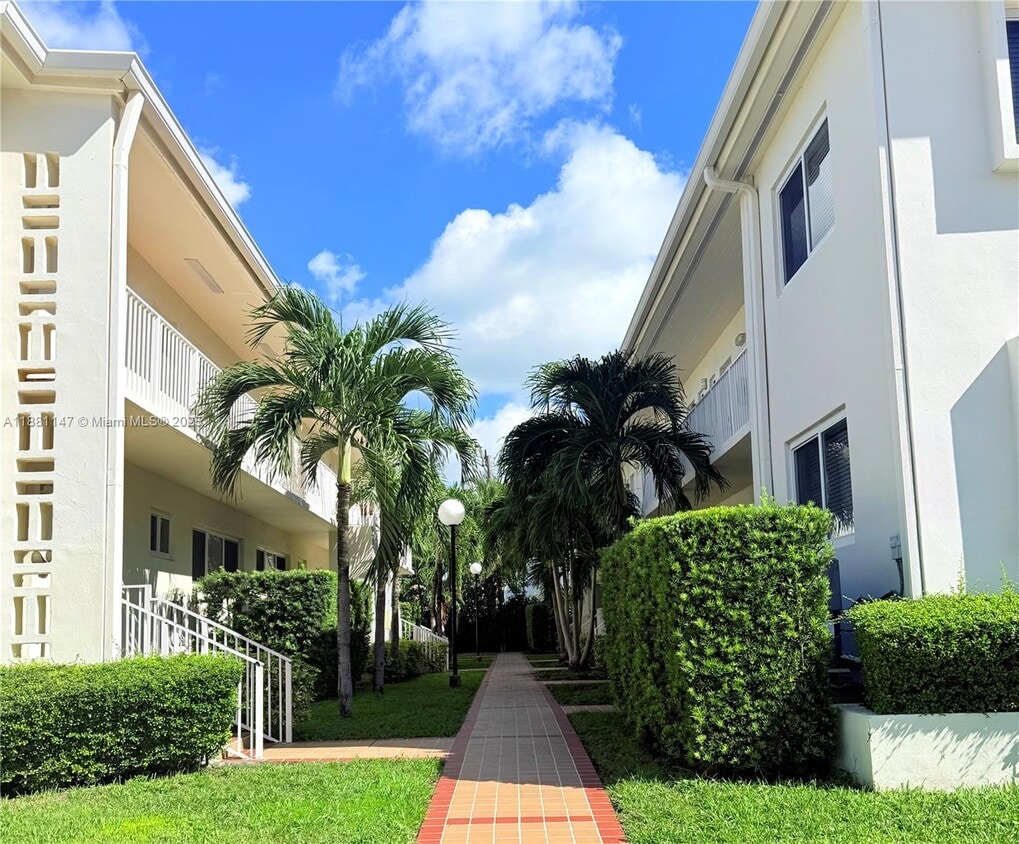 Foto principal - 1029 94th St