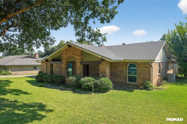 Building Photo - 3721 Lawndale Ave