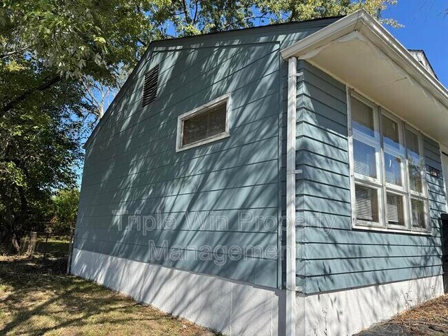 Building Photo - 8629 Elwyn Dr