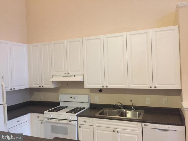 Building Photo - 501 Hungerford Dr