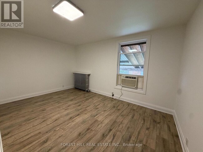 Building Photo - 120 Earlscourt Ave