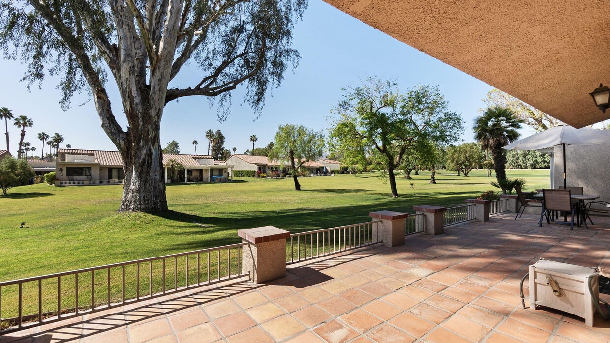 Primary Photo - 40553 Pebble Beach Cir